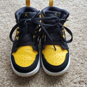 Jordan Retros 9C Black/Yellow